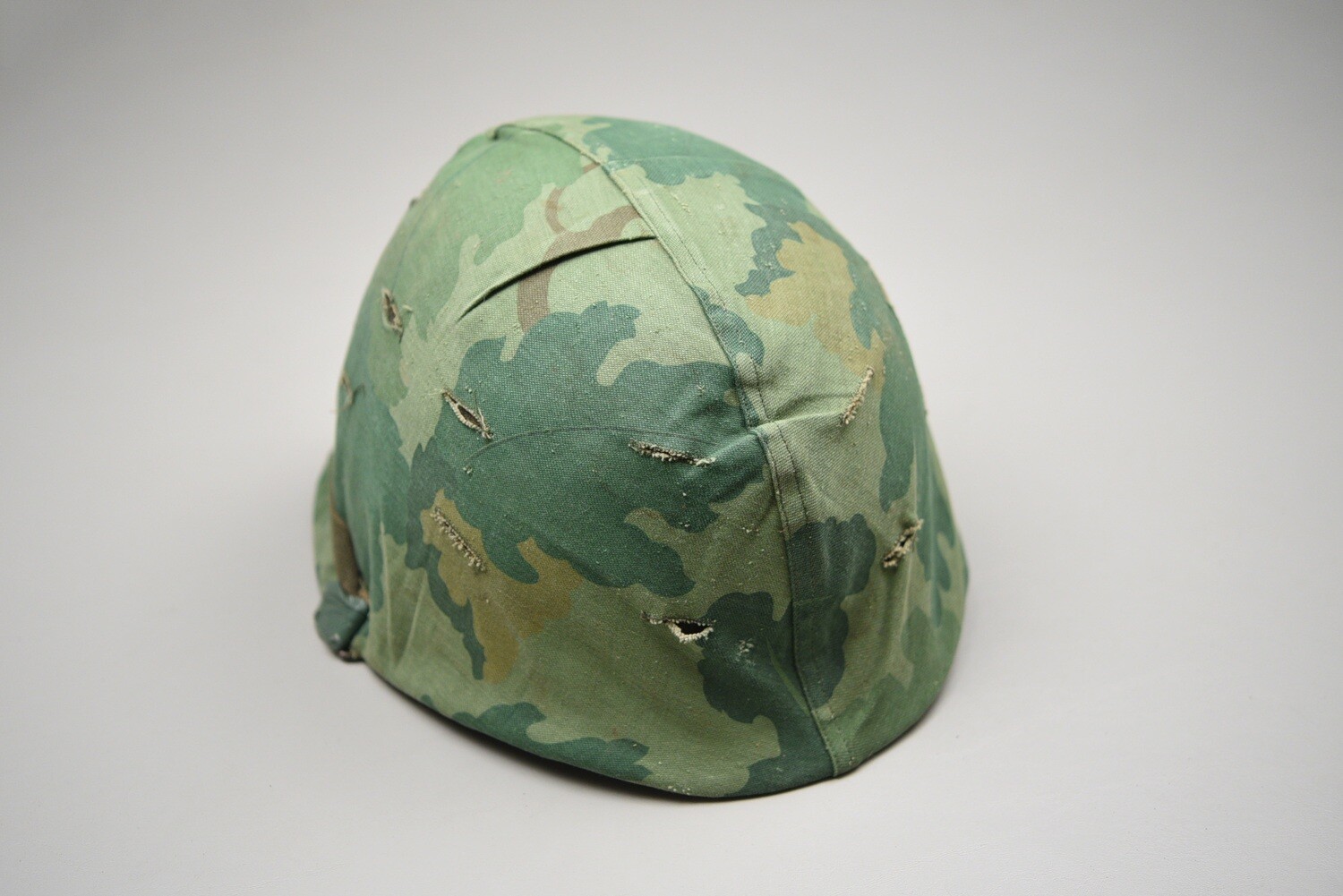 VIETNAM WAR U.S. ARMY M1 HELMET w/MITCHELL TWILL CAMOUFLAGE COVER