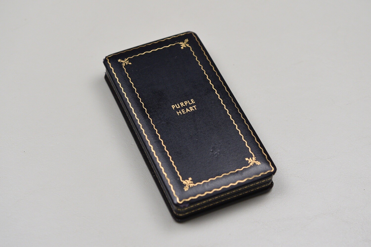 WWII U.S. PURPLE HEART BLACK LEATHERETTE PRESENTATION CASE