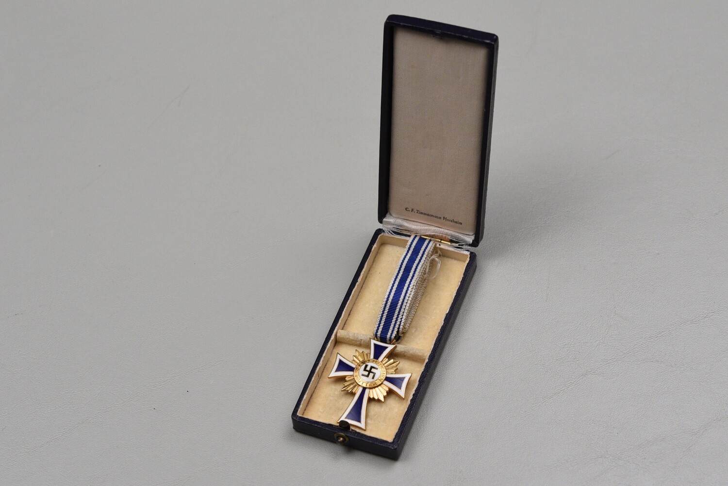 WWII GERMAN MOTHER&#39;S MEDAL IN GOLD BY C.F. ZIMMERMANN, PFORZHEIM