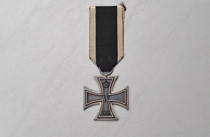 WWI GERMAN 1914 IRON CROSS 2nd CLASS w/RIBBON WWI GERMAN 1914 IRON CROSS 2nd CLASS w/RIBBON