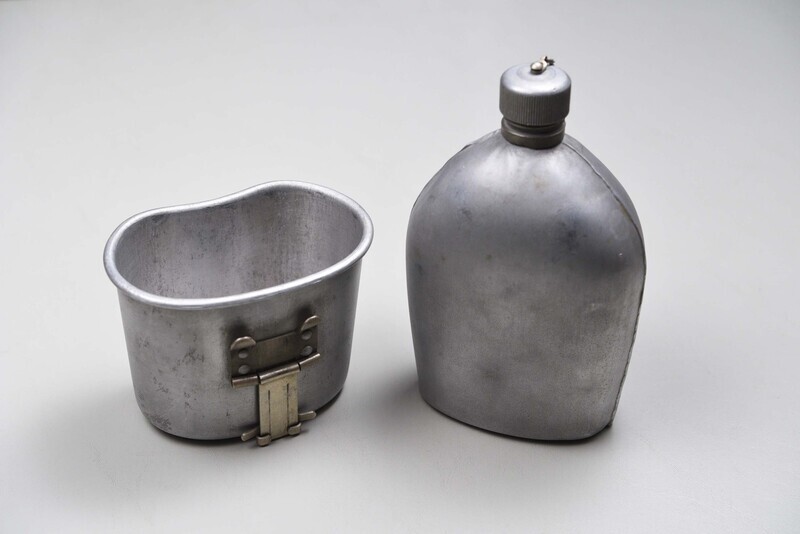 WWI U.S. MODEL 1910 CANTEEN, CUP, & CARRIER DATED 1918 - NEAR MINT