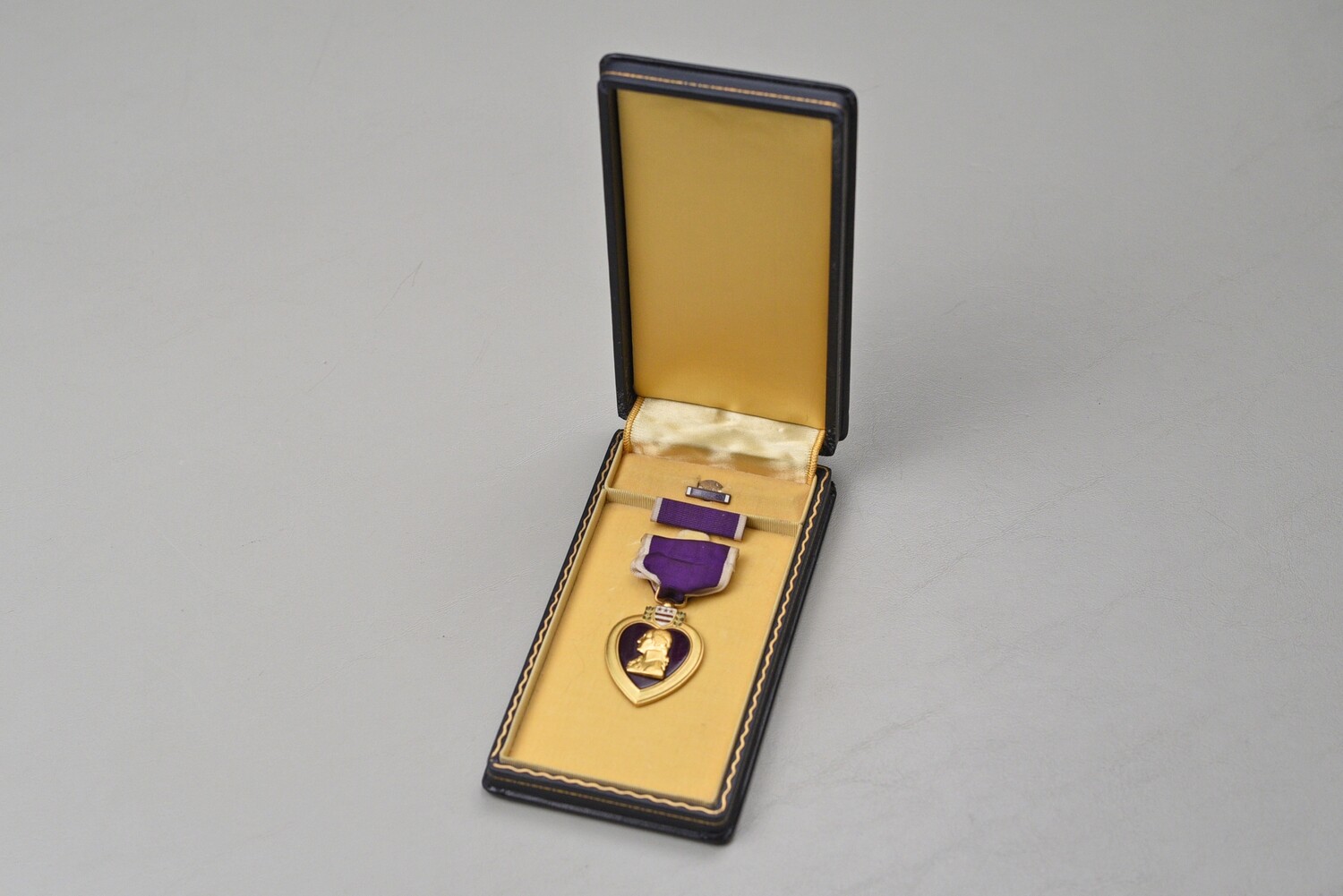 WWII U.S. PURPLE HEART MEDAL IN CASE - FLAT ENAMEL &amp; NUMBERED