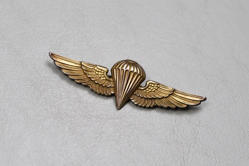 WWII U.S. MARINE CORPS PARAMARINE/NAVY PARACHUTE RIGGER WING - PINBACK, STERLING WWII U.S. MARINE CORPS PARAMARINE/NAVY PARACHUTE RIGGER WING - PINBACK, STERLING