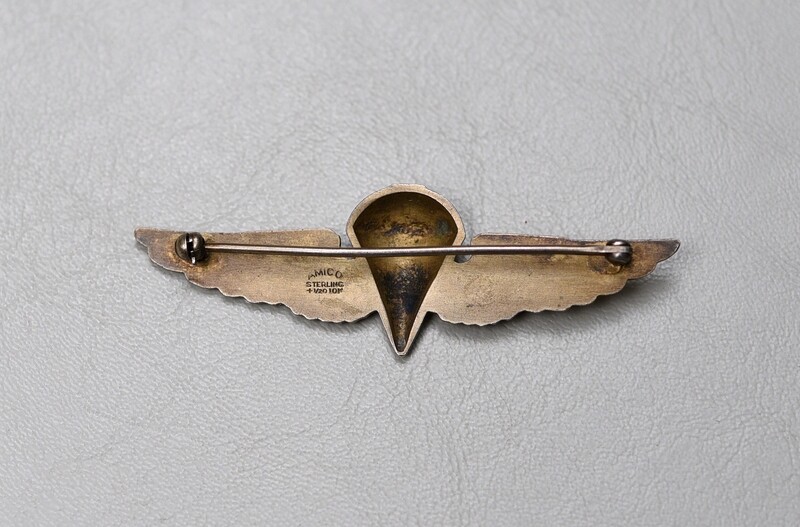 WWII U.S. MARINE CORPS PARAMARINE/NAVY PARACHUTE RIGGER WING - PINBACK, STERLING