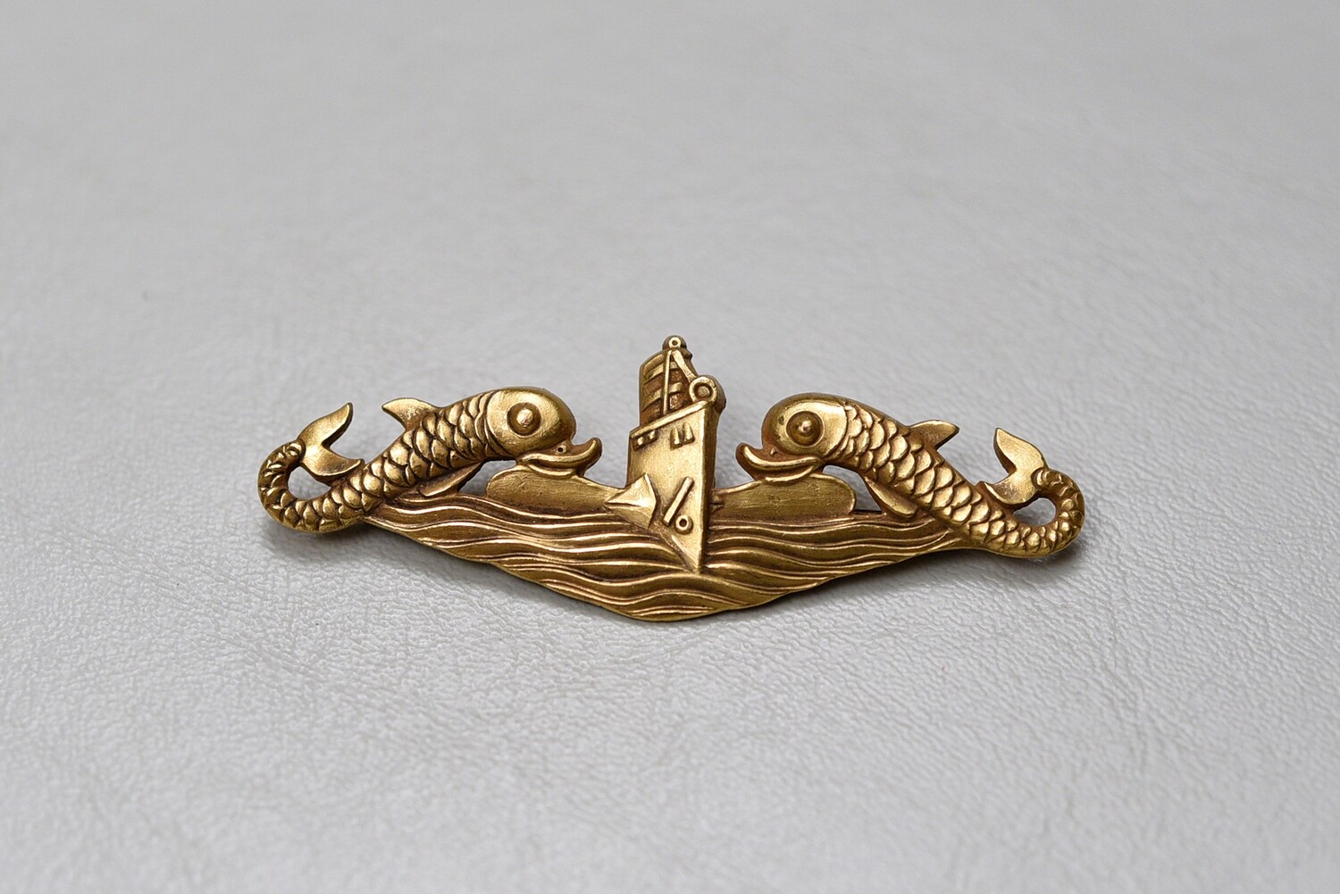WWII U.S. NAVY DEEP WAVE SUBMARINE OFFICERS DOLPHIN BADGE BY H&amp;H IMPERIAL