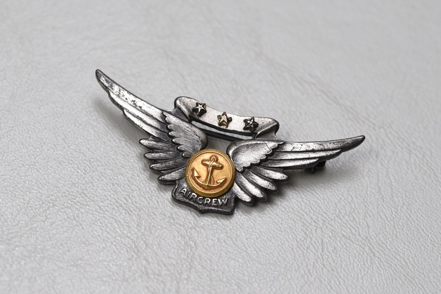 WWII U.S. NAVY AIR CREW WING BY GEMSCO - PINBACK, STERLING