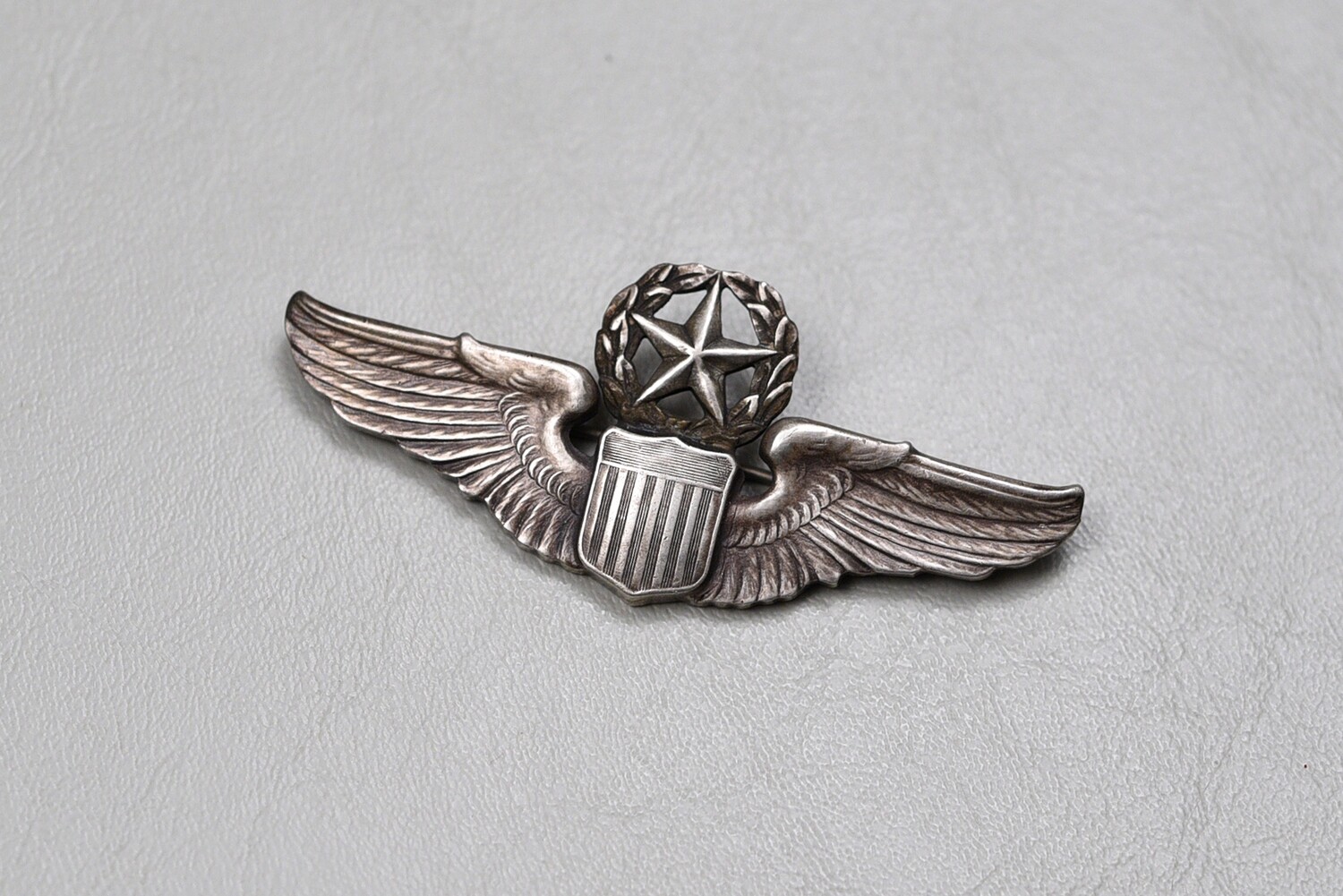 WWII U.S. ARMY AIR CORPS COMMAND PILOT WING - PINBACK, STERLING