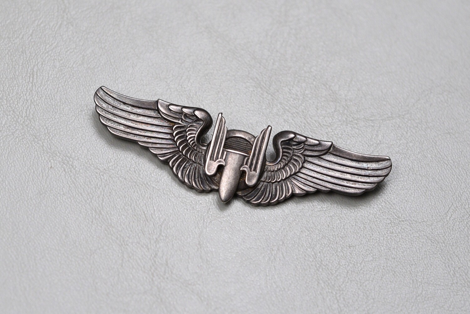 WWII U.S. ARMY AIR CORPS AIR GUNNER WING - PINBACK, STERLING