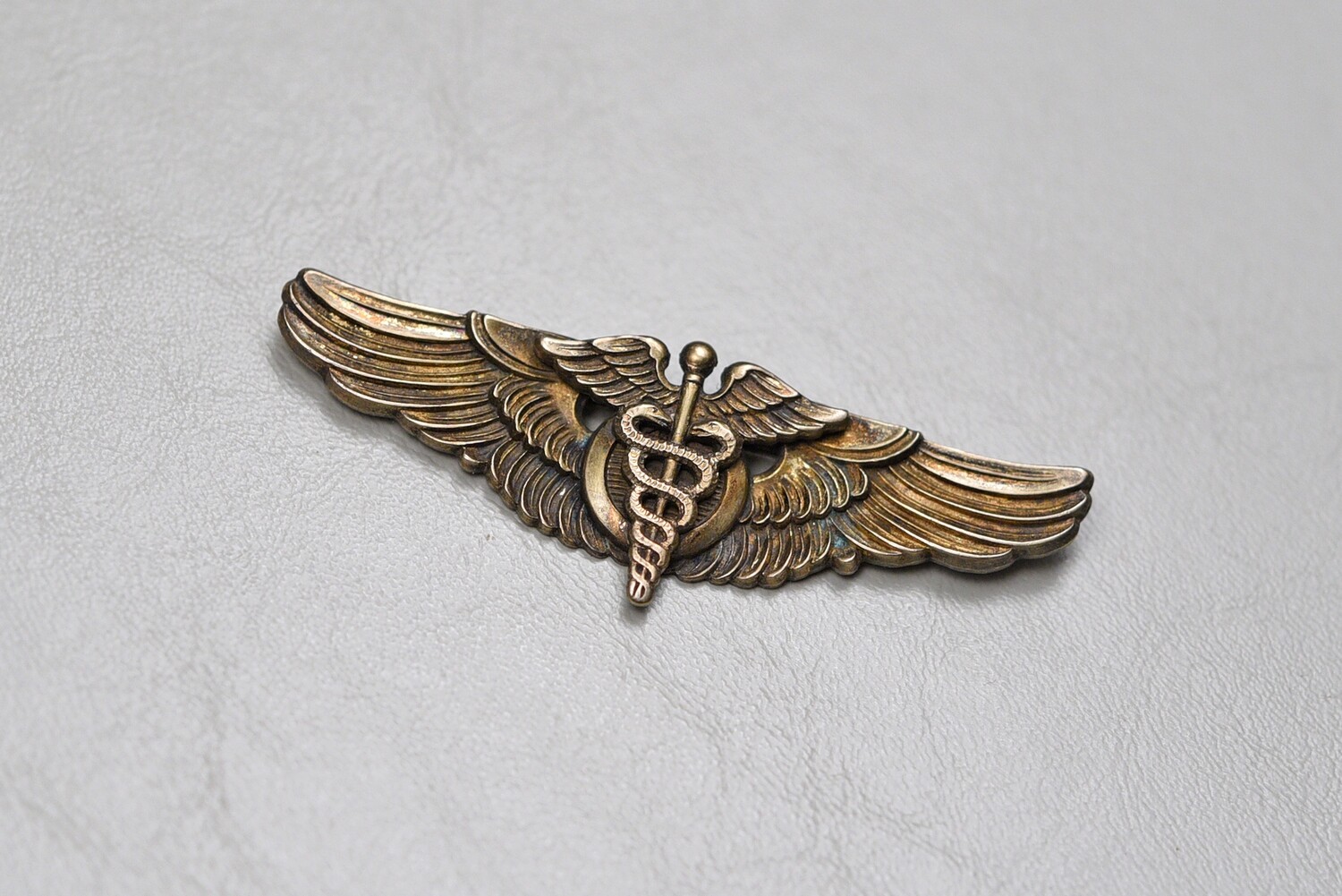 WWII U.S. ARMY AIR CORPS FLIGHT SURGEON’S WING BY AMICO - PINBACK, STERLING