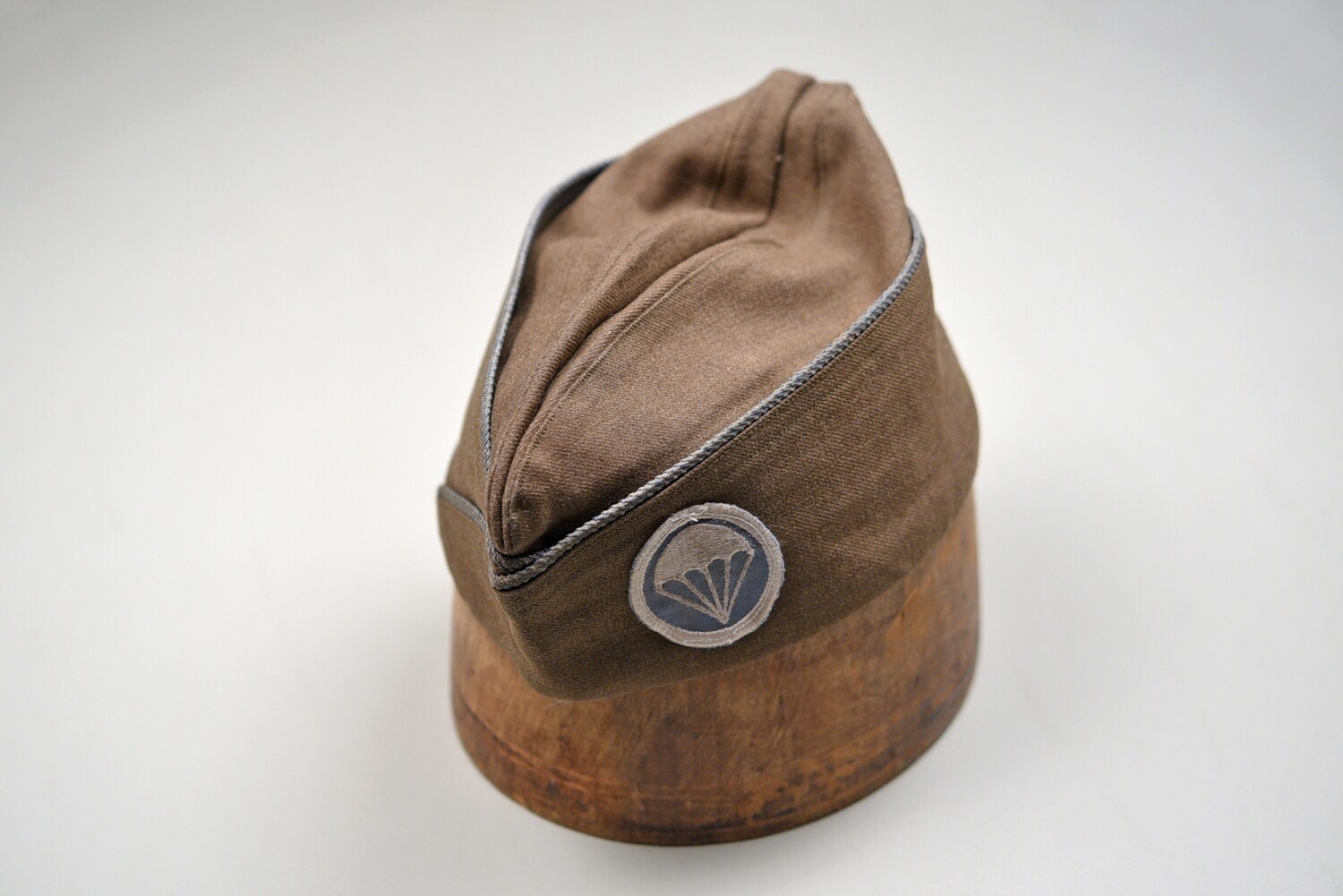 WWII U.S. AIRBORNE PARACHUTE INFANTRY REGIMENT ENLISTED OD BROWN OVERSEAS CAP - REENACTORS