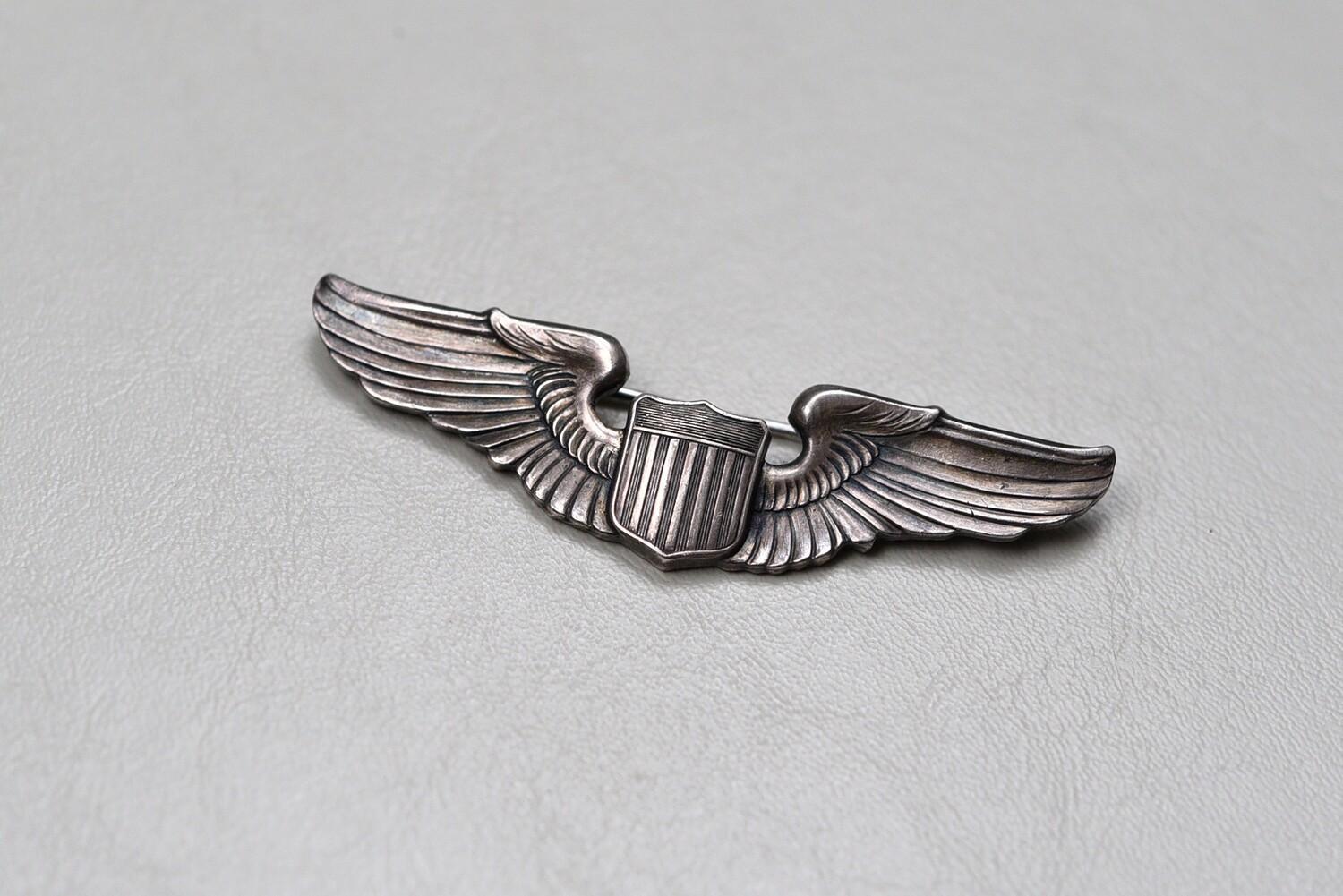 WWII U.S. ARMY AIR CORPS PILOT WING - PINBACK, STERLING