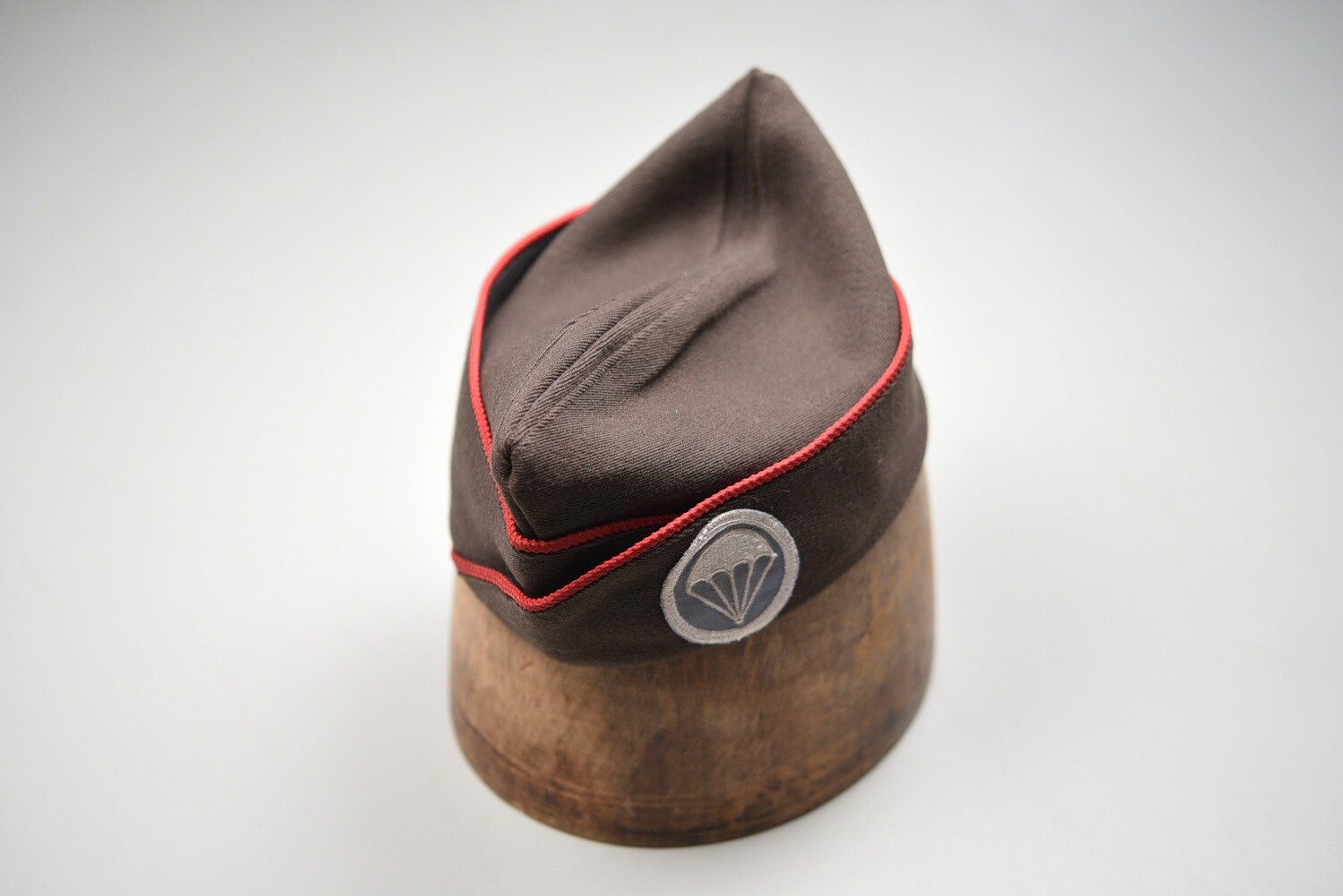 WWII U.S. AIRBORNE PARACHUTE ARTILLERY ENLISTED OD BROWN OVERSEAS CAP - REENACTORS