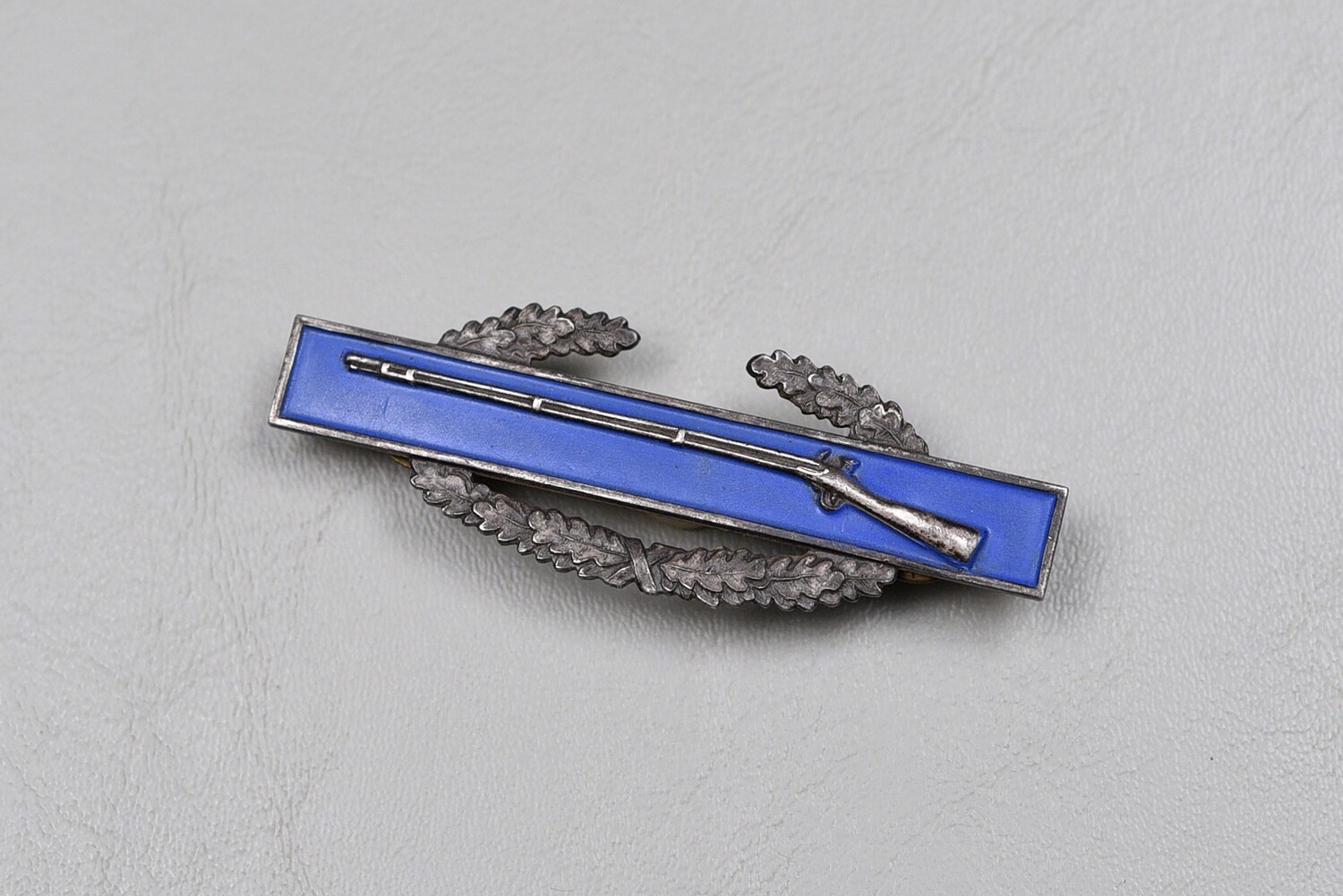 WWII U.S. COMBAT INFANTRY BADGE – SILVER FRESTED REVERSE, STERLING &amp; STERLING CLUTCHES