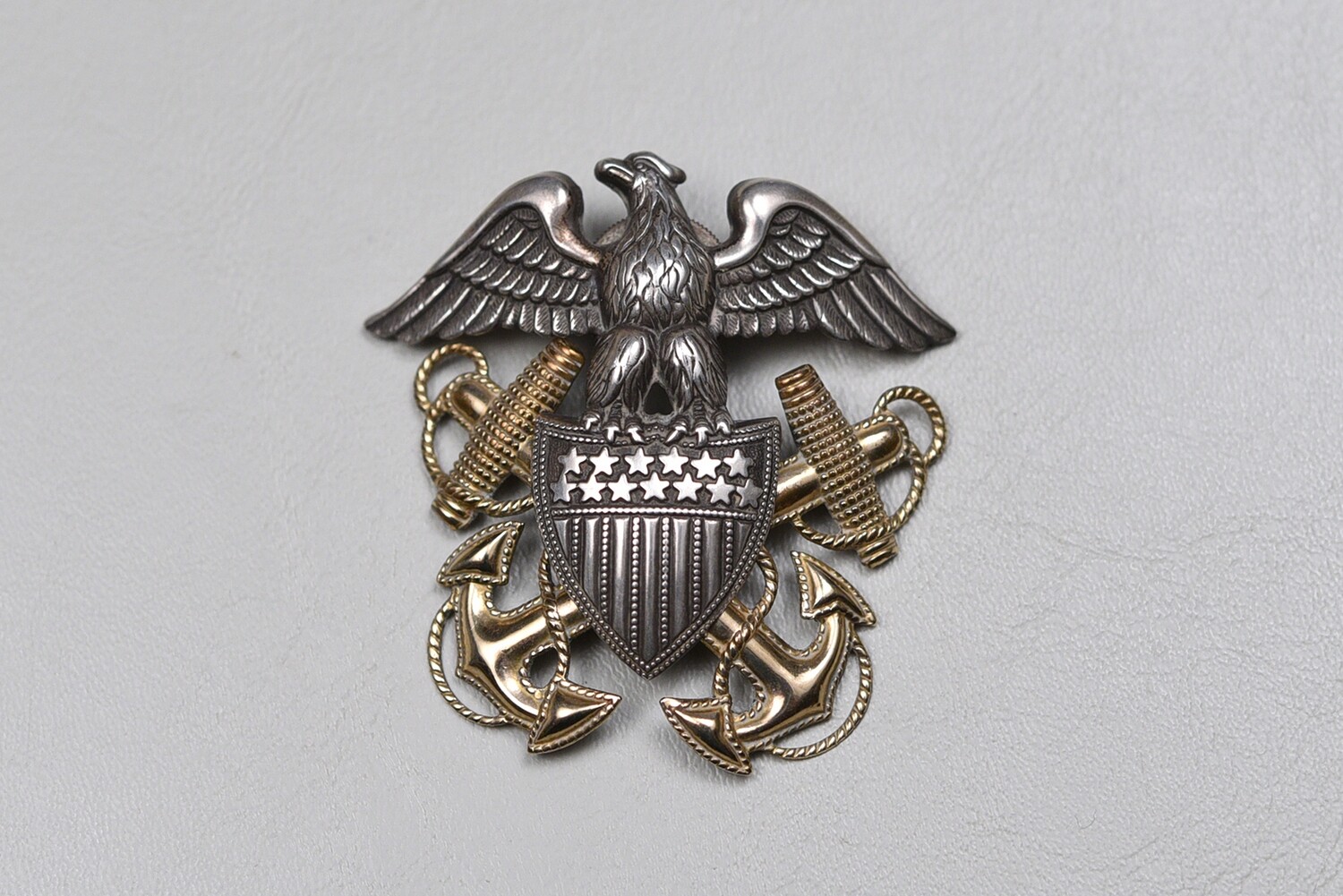 WWII U.S. NAVY OFFICERS METAL VISOR HAT INSIGNIA BY GEMSCO - STERLING &amp; 10K GF