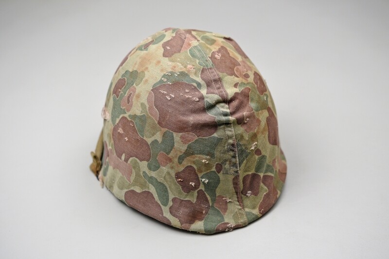 KOREAN WAR U.S. MARINE CORPS M1 STEEL HELMET w/1st PATTERN CAMOUFLAGE COVER KOREAN WAR U.S. MARINE CORPS M1 STEEL HELMET w/1st PATTERN CAMOUFLAGE COVER