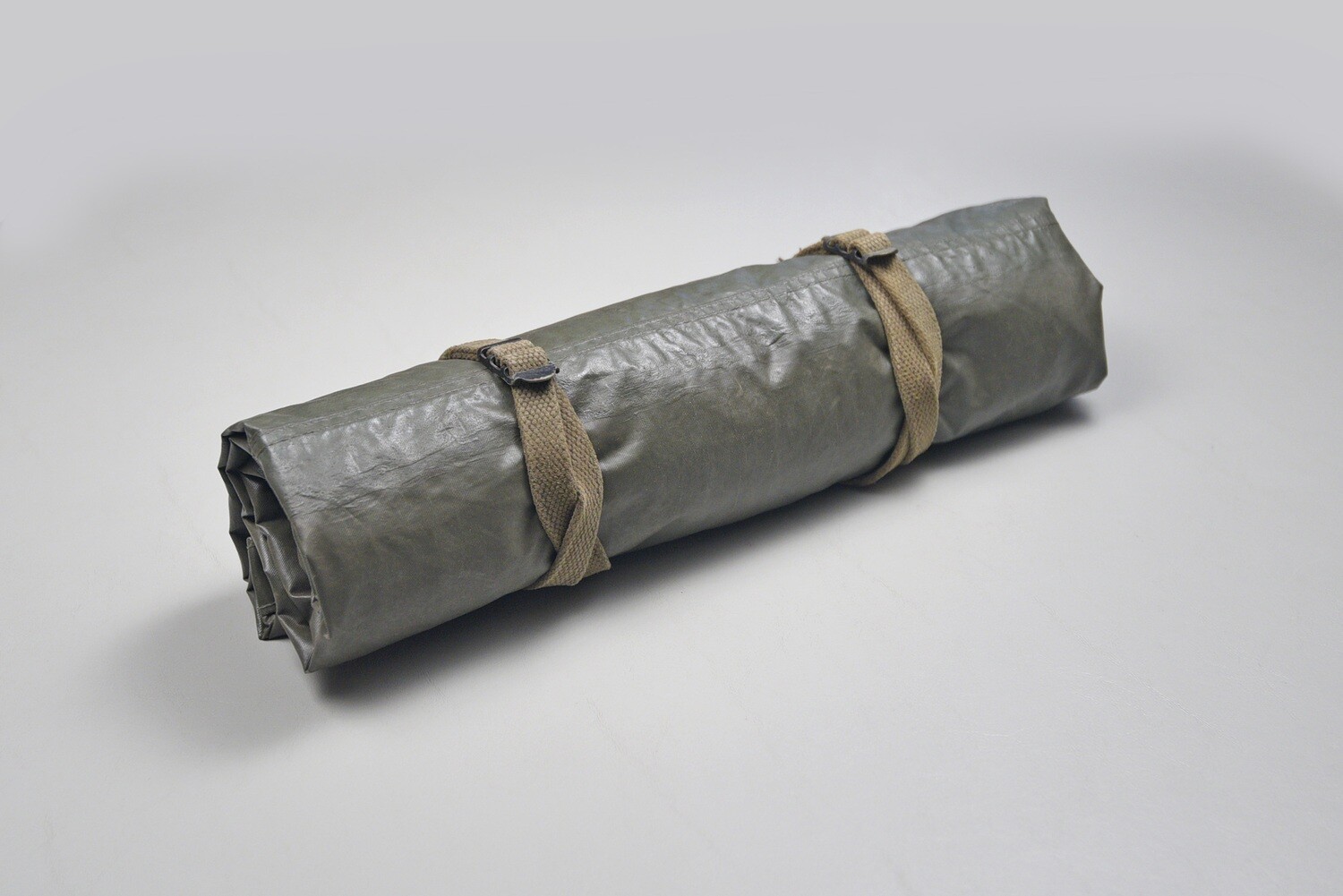 VIETNAM WAR U.S. RUBBER PONCHO DATED 1966 w/MARINE CORPS BLANKET ROLL	 STRAPS