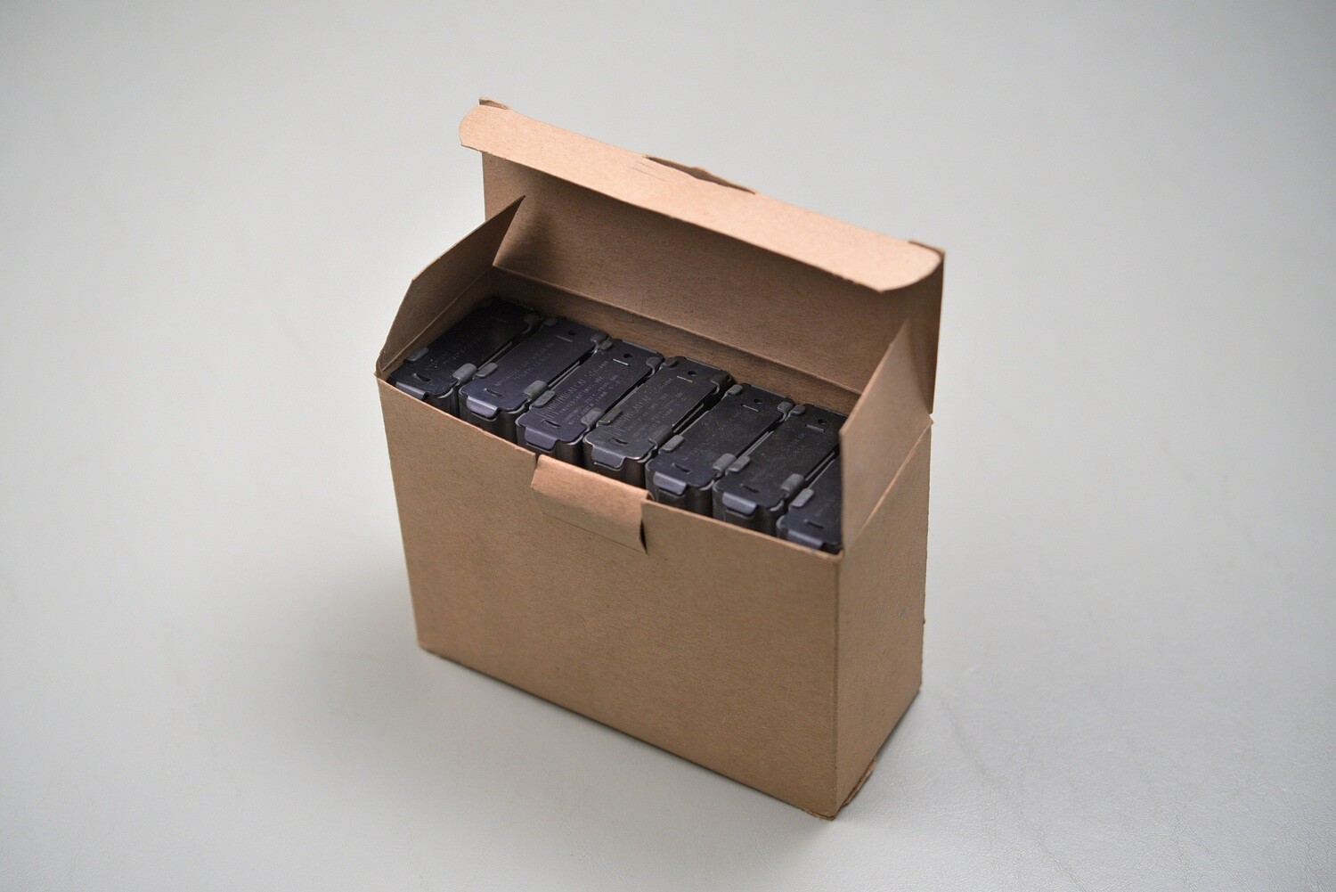 VIETNAM WAR U.S. BOX OF 7ea. M-16 MAGAZINES - DATED 1970