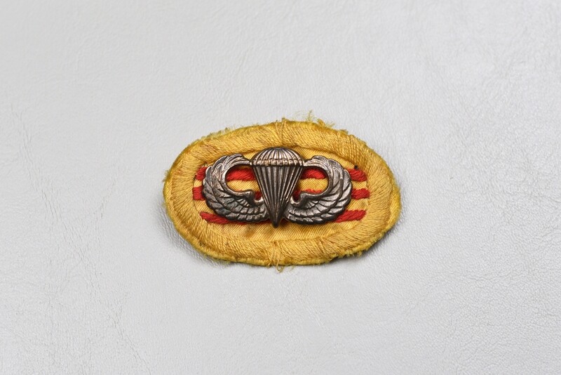 VIETNAM WAR U.S. PARATROOPER JUMP WING ON OVAL - IN-COUNTRY MADE VIETNAM WAR U.S. PARATROOPER JUMP WING ON OVAL - IN-COUNTRY MADE