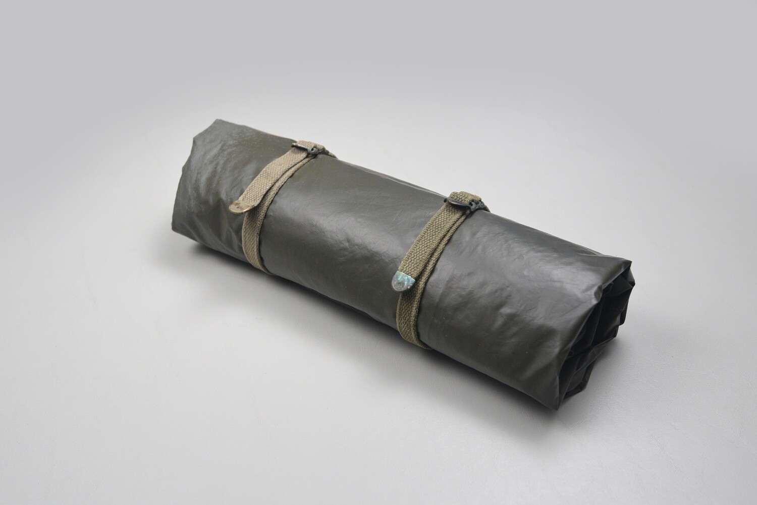 VIETNAM WAR U.S. RUBBERIZED PONCHO w/MARINE CORPS BLANKET ROLL STRAPS - DATED 1951