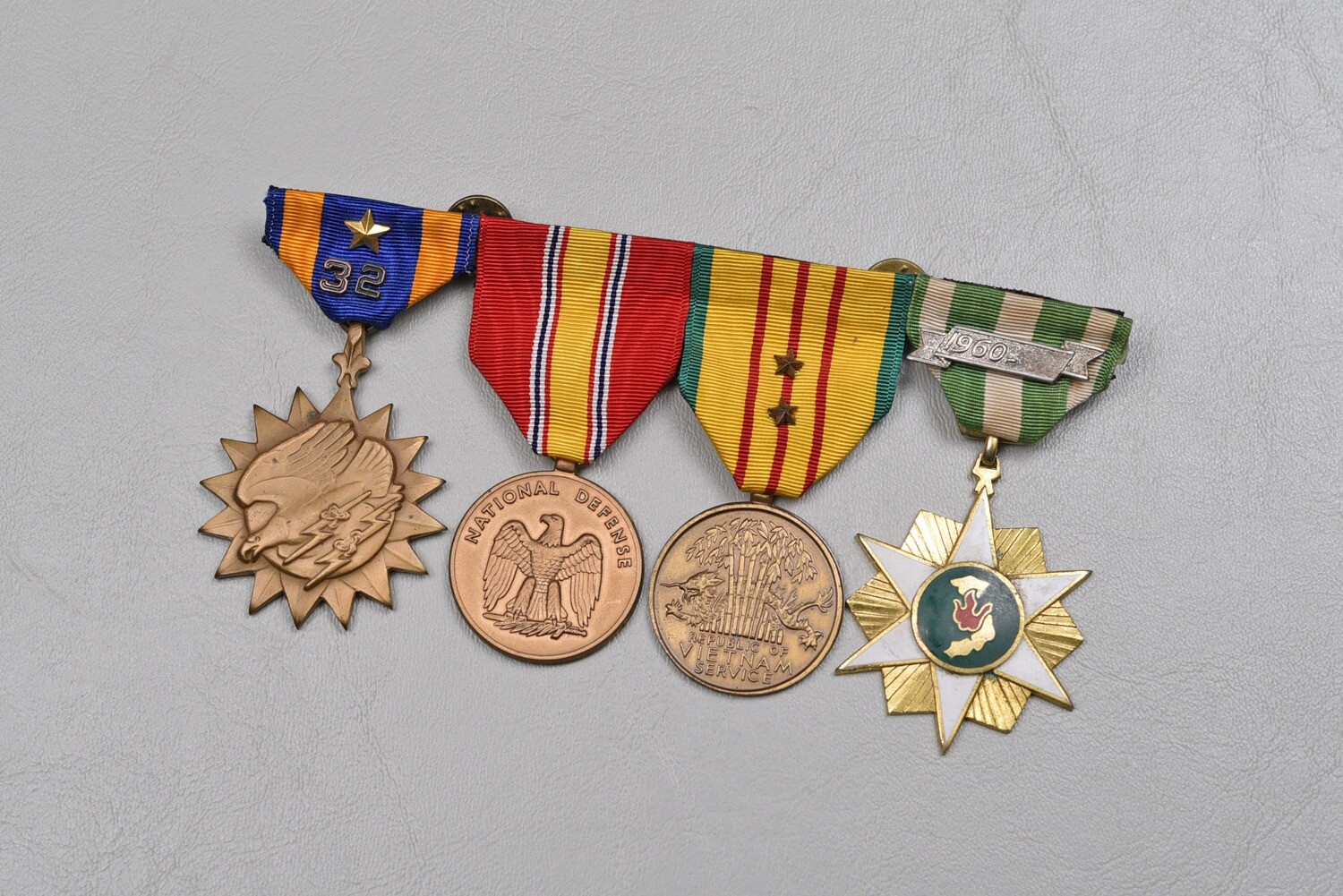 VIETNAM WAR U.S. NAVY/MARINE CORPS AIR MEDAL 4-PLACE MEDAL BAR