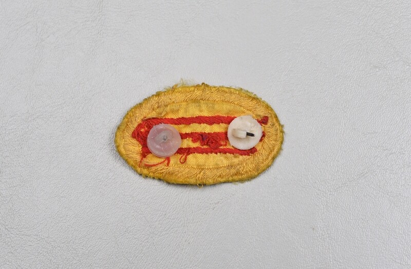 VIETNAM WAR U.S. PARATROOPER JUMP WING ON OVAL - IN-COUNTRY MADE
