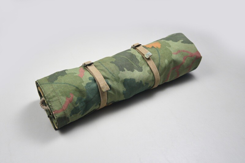 VIETNAM WAR U.S. MARINE CORPS MITCHELL PATTERN CAMOUFLAGE SHELTER HALF - DATED 1953 VIETNAM WAR U.S. MARINE CORPS MITCHELL PATTERN CAMOUFLAGE SHELTER HALF - DATED 1953