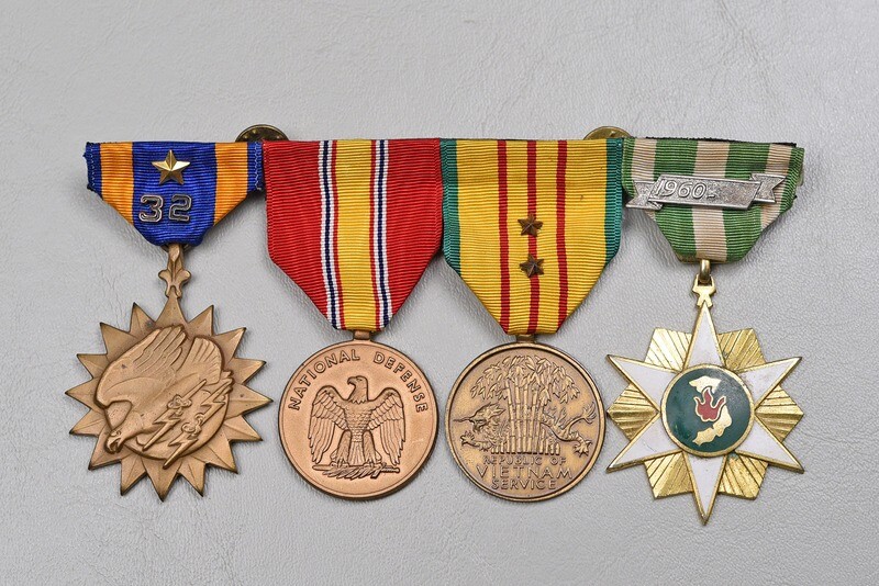 VIETNAM WAR U.S. NAVY/MARINE CORPS AIR MEDAL 4-PLACE MEDAL BAR