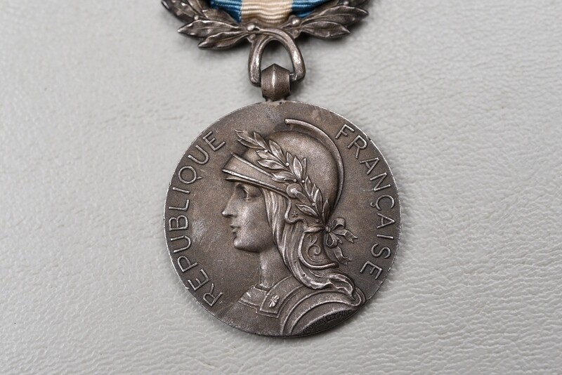 WWII FRENCH COLONIAL MEDAL w/BARS - SAHARA, TUNISIE 1942-43, COTE DES SOMALIS 1940-41