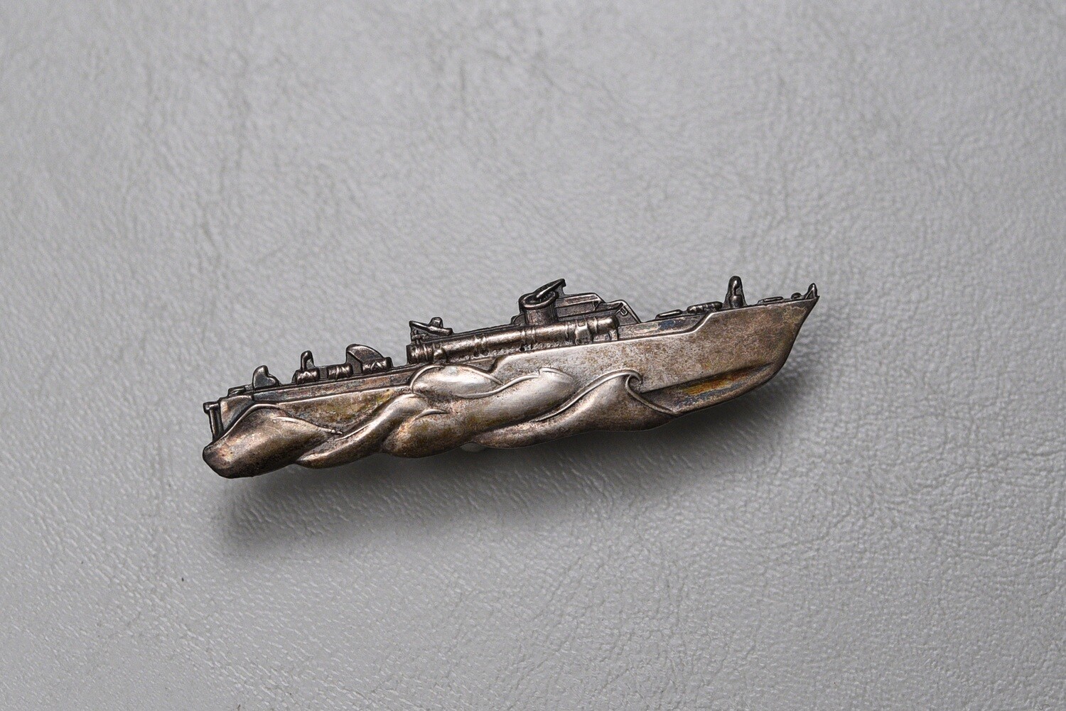 WWII U.S. NAVY PT BOAT BADGE, BIG WAVE - PINBACK, STERLING