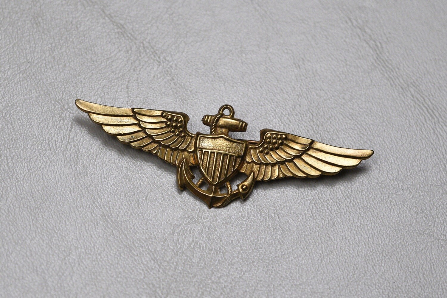 WWII U.S. NAVY PILOTS WING BY VANGUARD, N.Y. - PINBACK