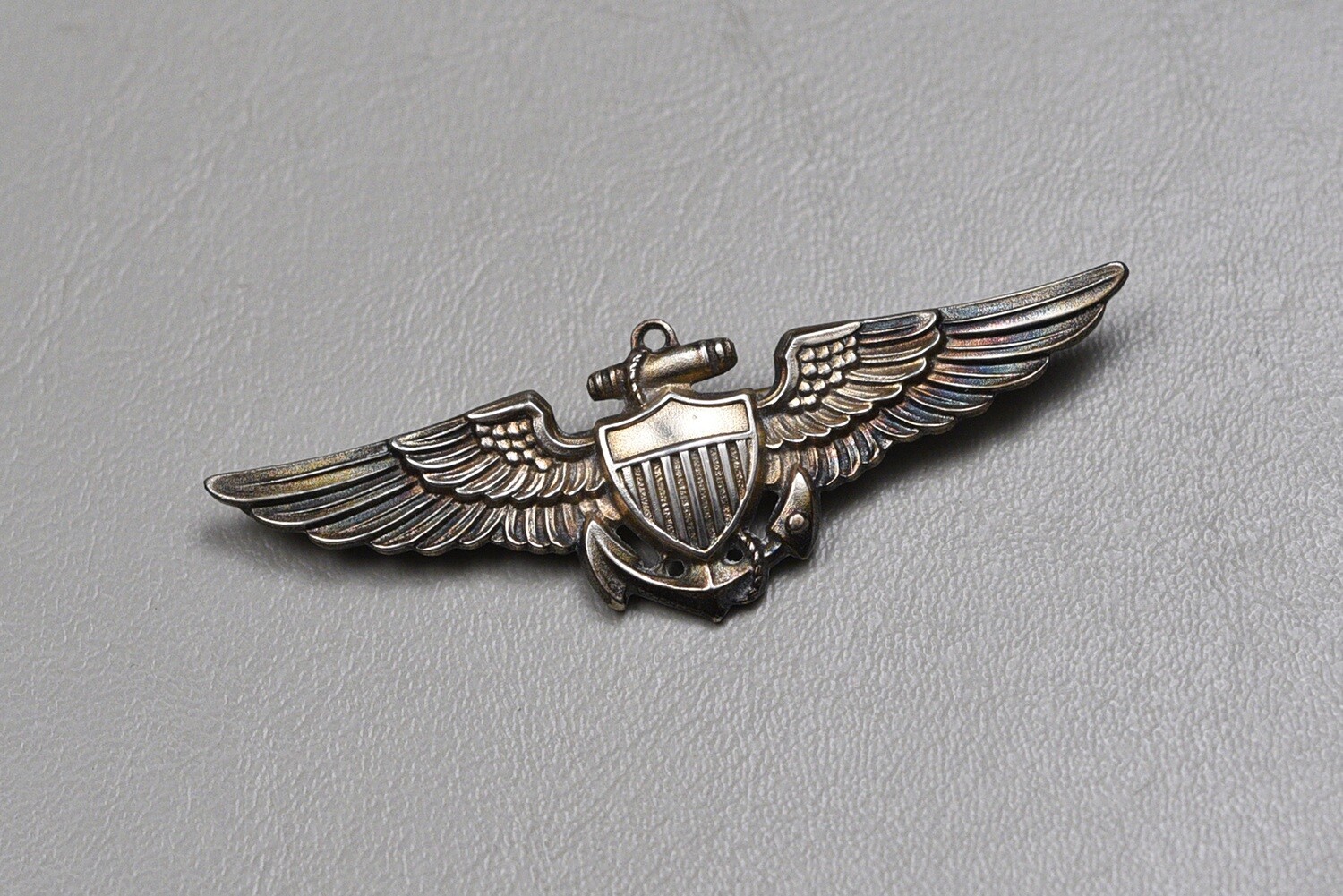 WWII U.S. NAVY PILOTS WING BY MEYER, N.Y. - PINBACK, STERLING
