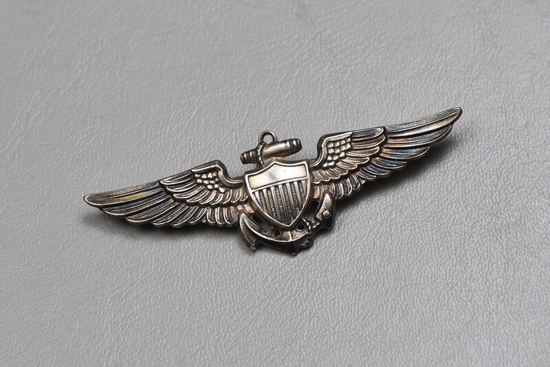 WWII U.S. NAVY PILOTS WING BY MEYER, N.Y. - PINBACK, STERLING
