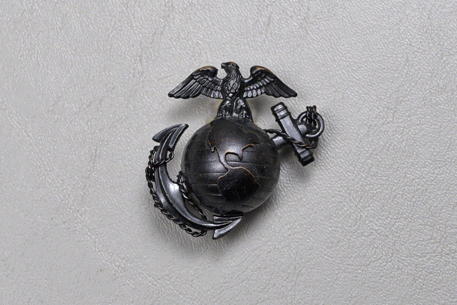 WWII U.S. MARINE CORPS OFFICERS VISOR HAT EAGLE, GLOBE, &amp; ANCHOR BY H&amp;H