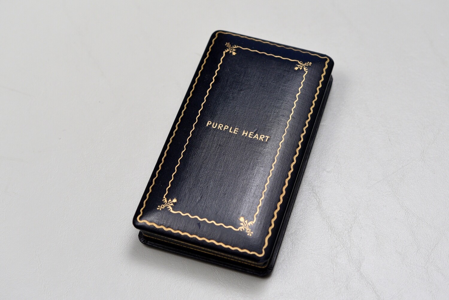 WWII U.S. PURPLE HEART BLACK LEATHERETTE PRESENTATION CASE – ONE LINE TITLE