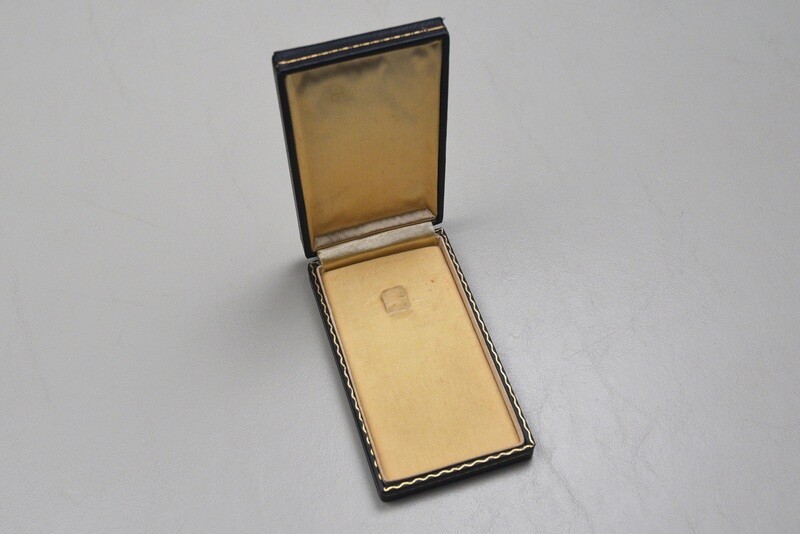 KOREAN WAR U.S. MARINE CORPS PURPLE HEART MEDAL IN SHORT CASE - CHOSIN RESERVOIR KIA