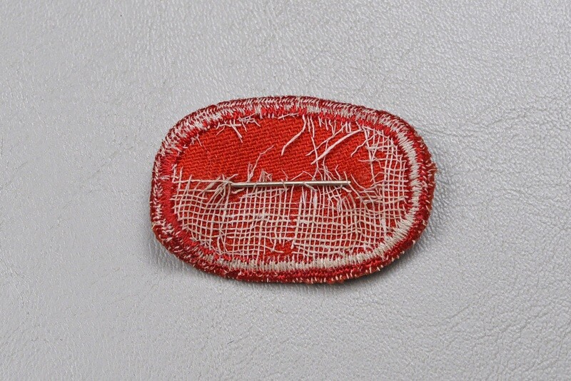 WWII U.S. GLIDER ASSAULT BADGE ON ARTILLERY/ENGINEER OVAL - PINBACK, STERLING