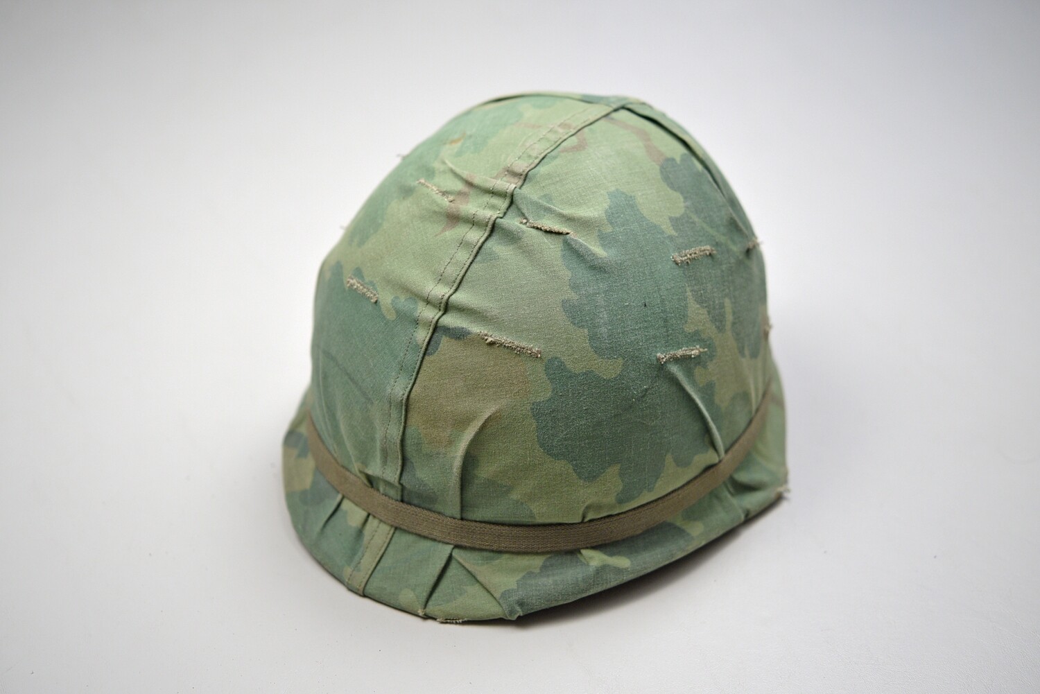 VIETNAM WAR U.S. M1 STEEL HELMET w/MITCHELL CAMOUFLAGED COVER - IDENTIFIED