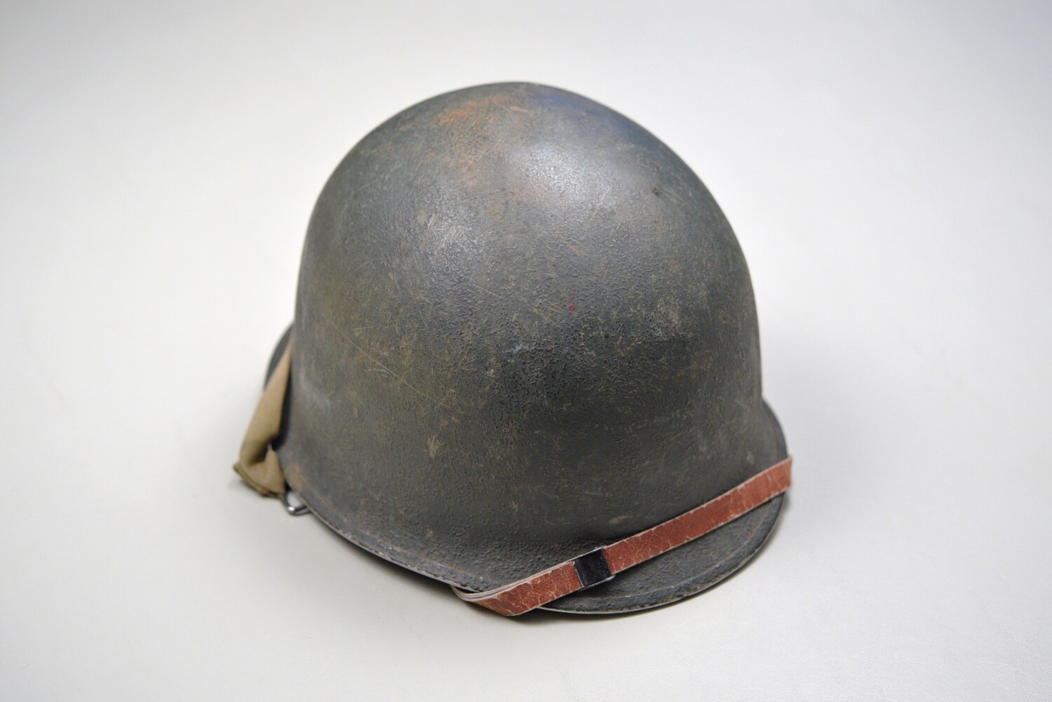 WWII U.S. M1 STEEL HELMET – FRONT SEAM, SWIVEL BALES, COMPLETE