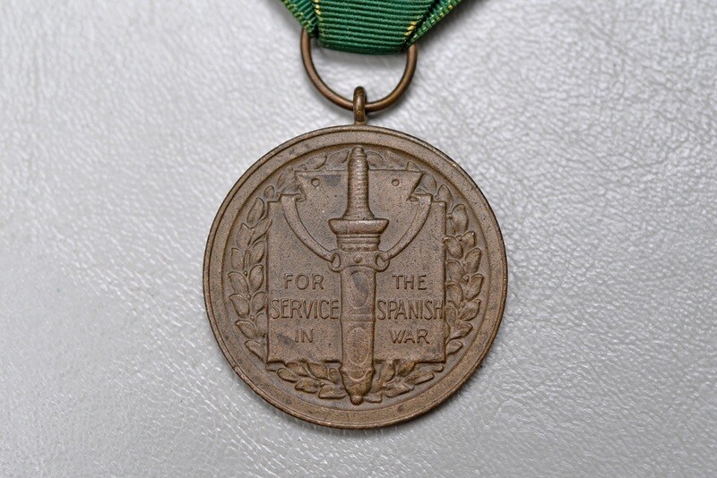 U.S. SPANISH AMERICAN WAR SERVICE MEDAL - WRAP BROACH, NUMBERED RIM