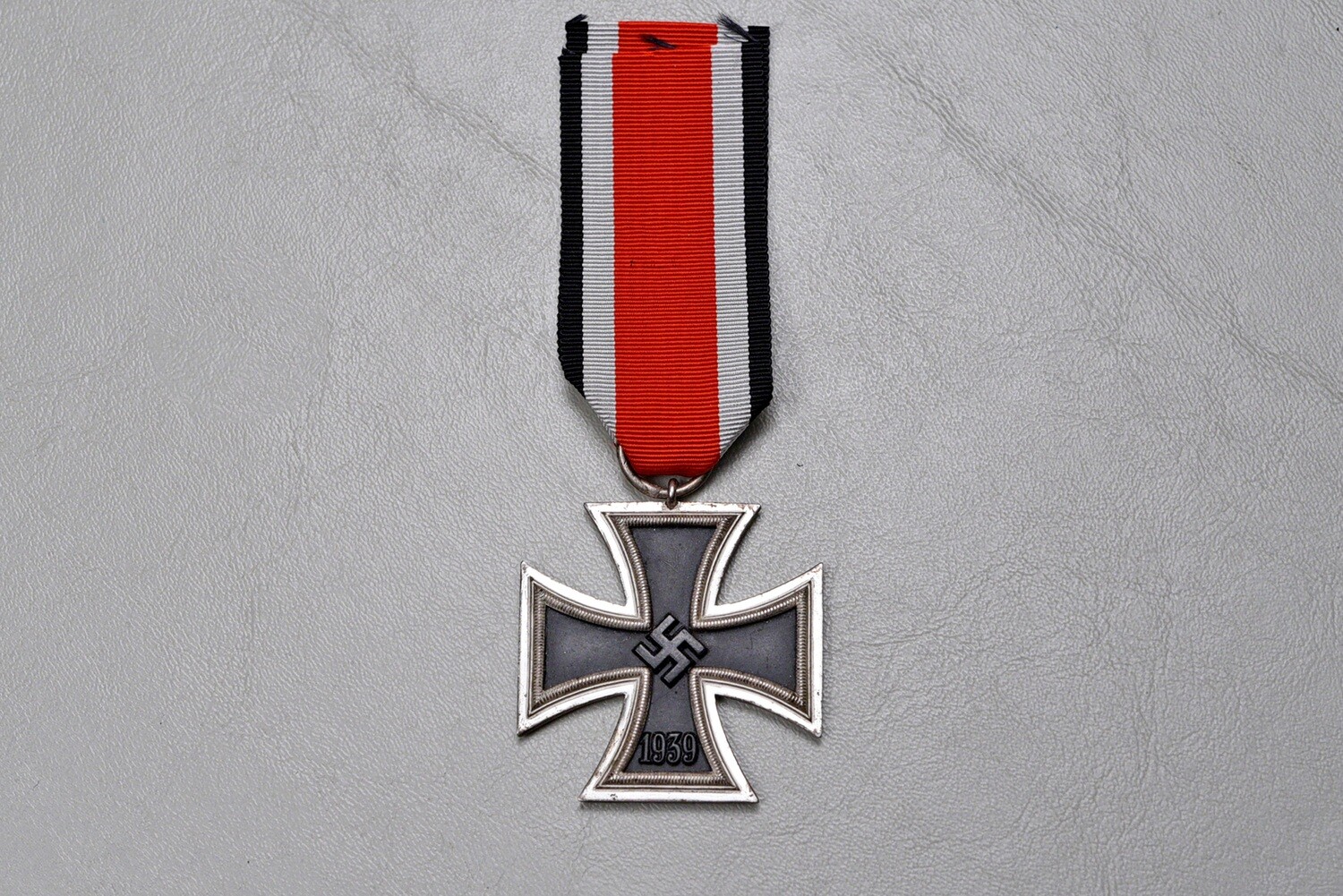 WWII GERMAN 1939 IRON CROSS 2nd CLASS - FROSTED BEAD, NEAR MINT