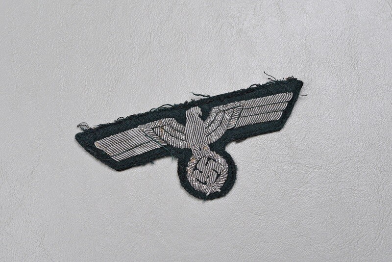 WWII GERMAN ARMY OFFICER&#39;S BREAST EAGLE IN BULLION – UNIFORM REMOVED