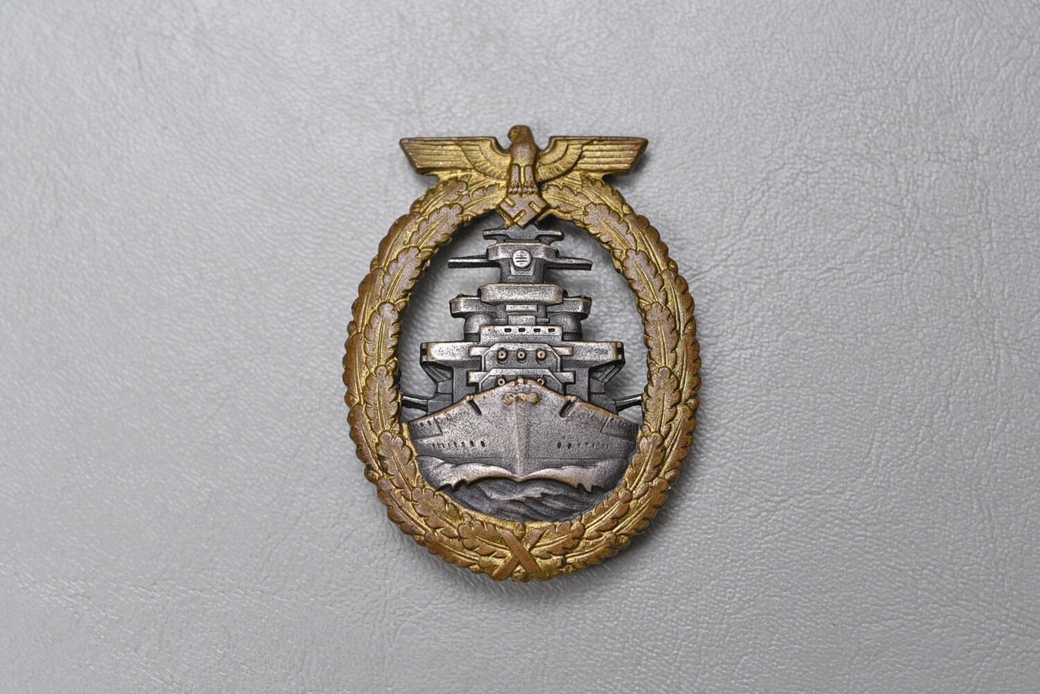 WWII GERMAN KRIEGSMARINE HIGH SEAS FLEET BADGE BY SCHWERIN