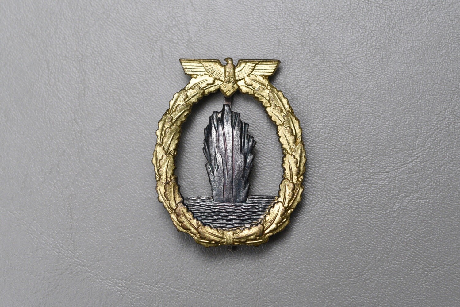 WWII GERMAN KRIEGSMARINE MINESWEEPER BADGE BY SCHWERIN