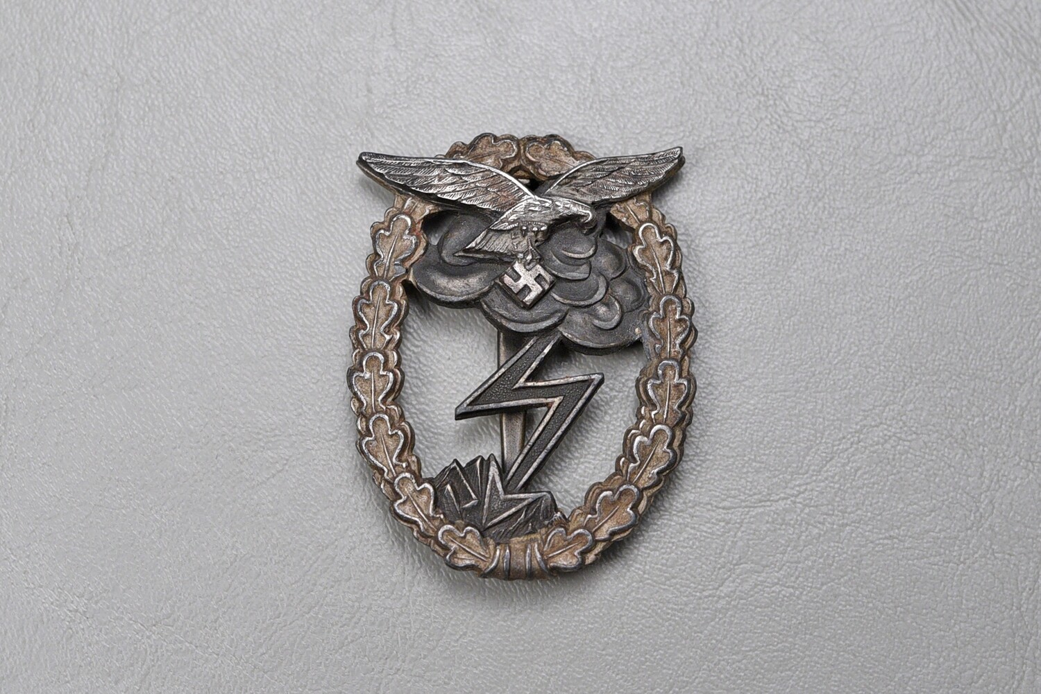 WWII GERMAN LUFTWAFFE GROUND ASSAULT BADGE BY M.U.K. 5