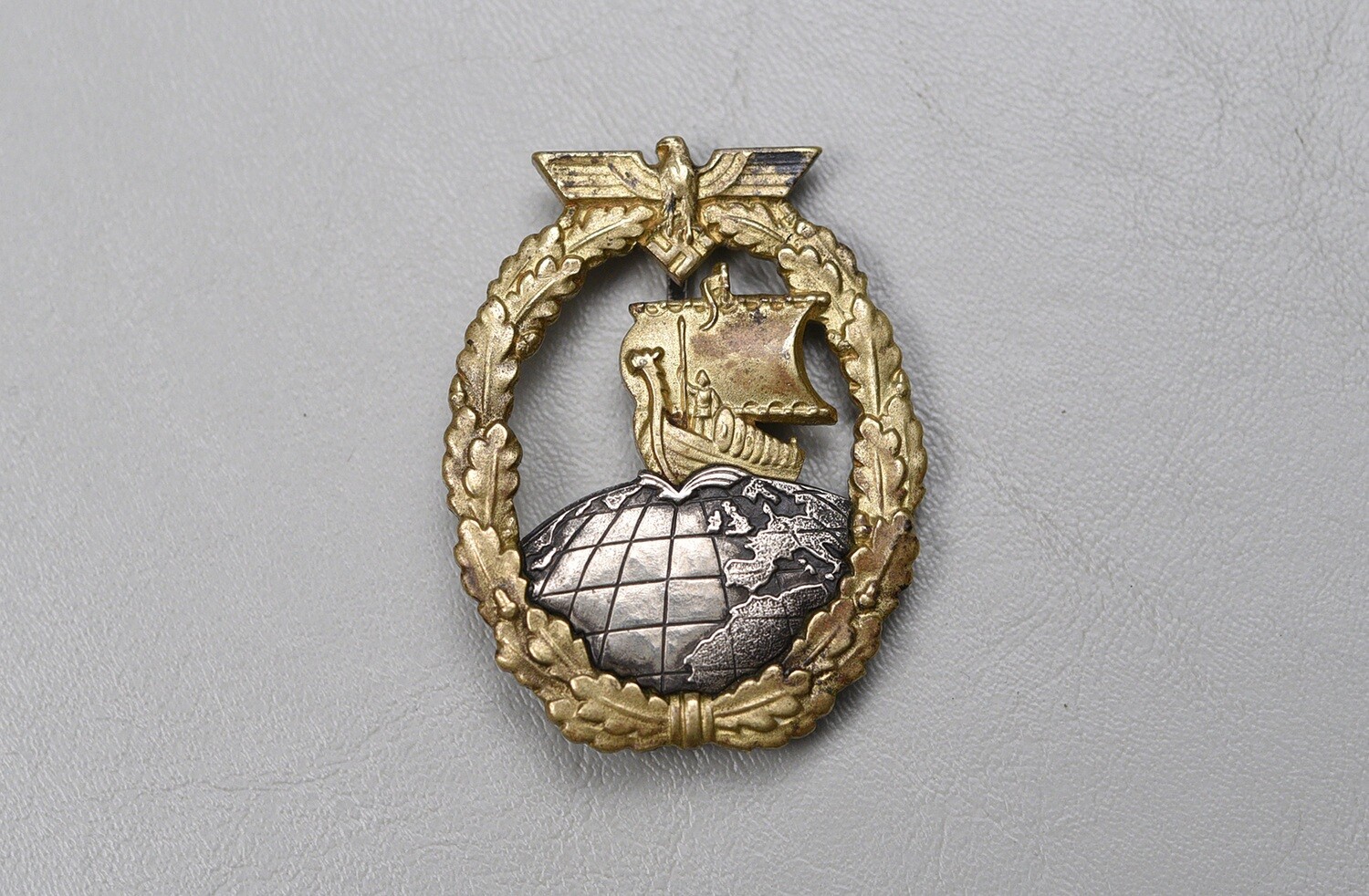 WWII GERMAN KRIEGSMARINE AUXILIARY CRUISER BADGE - UNMARKED JUNCKER
