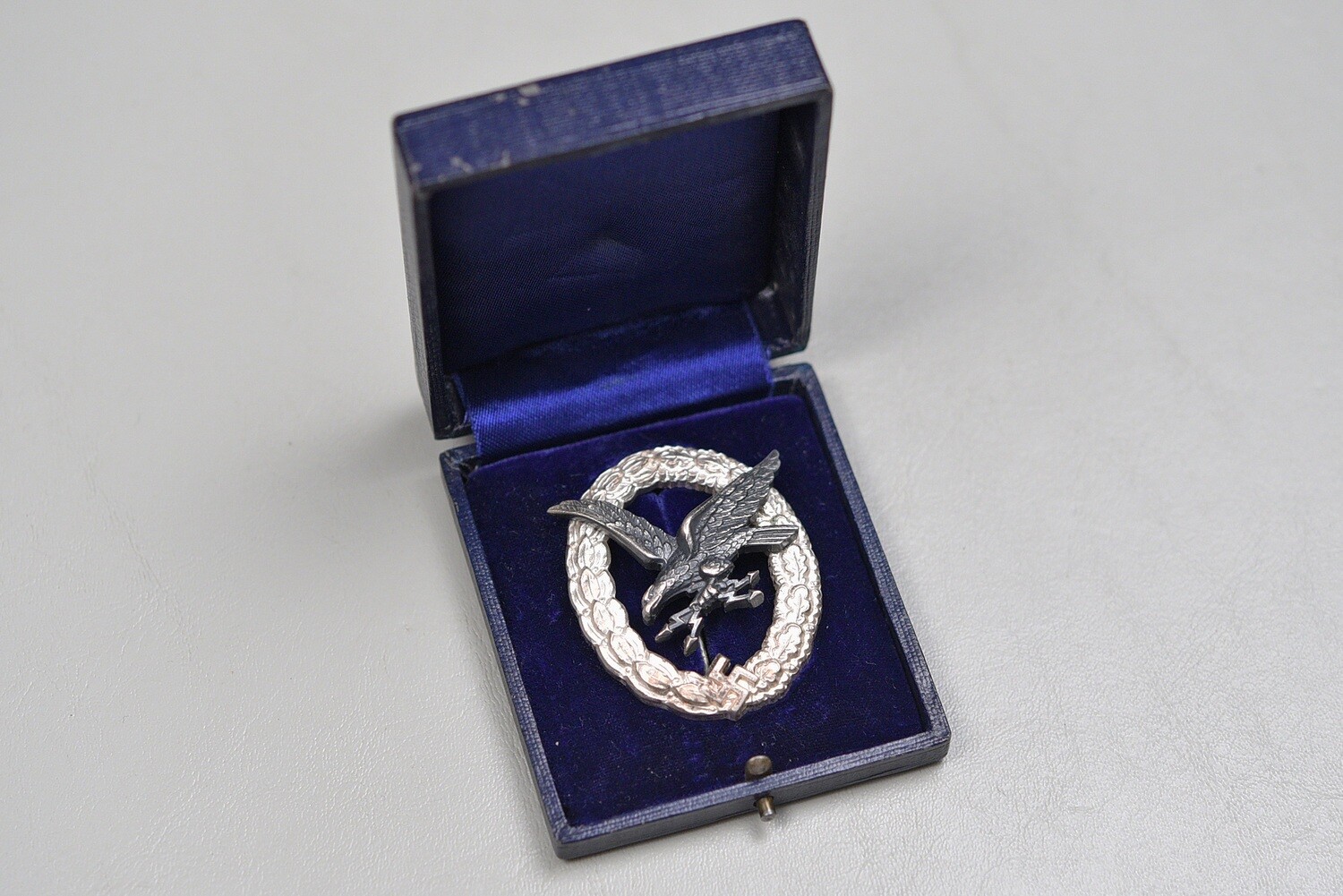 WWII GERMAN LUFTWAFFE RADIO GUNNER BADGE - CASED