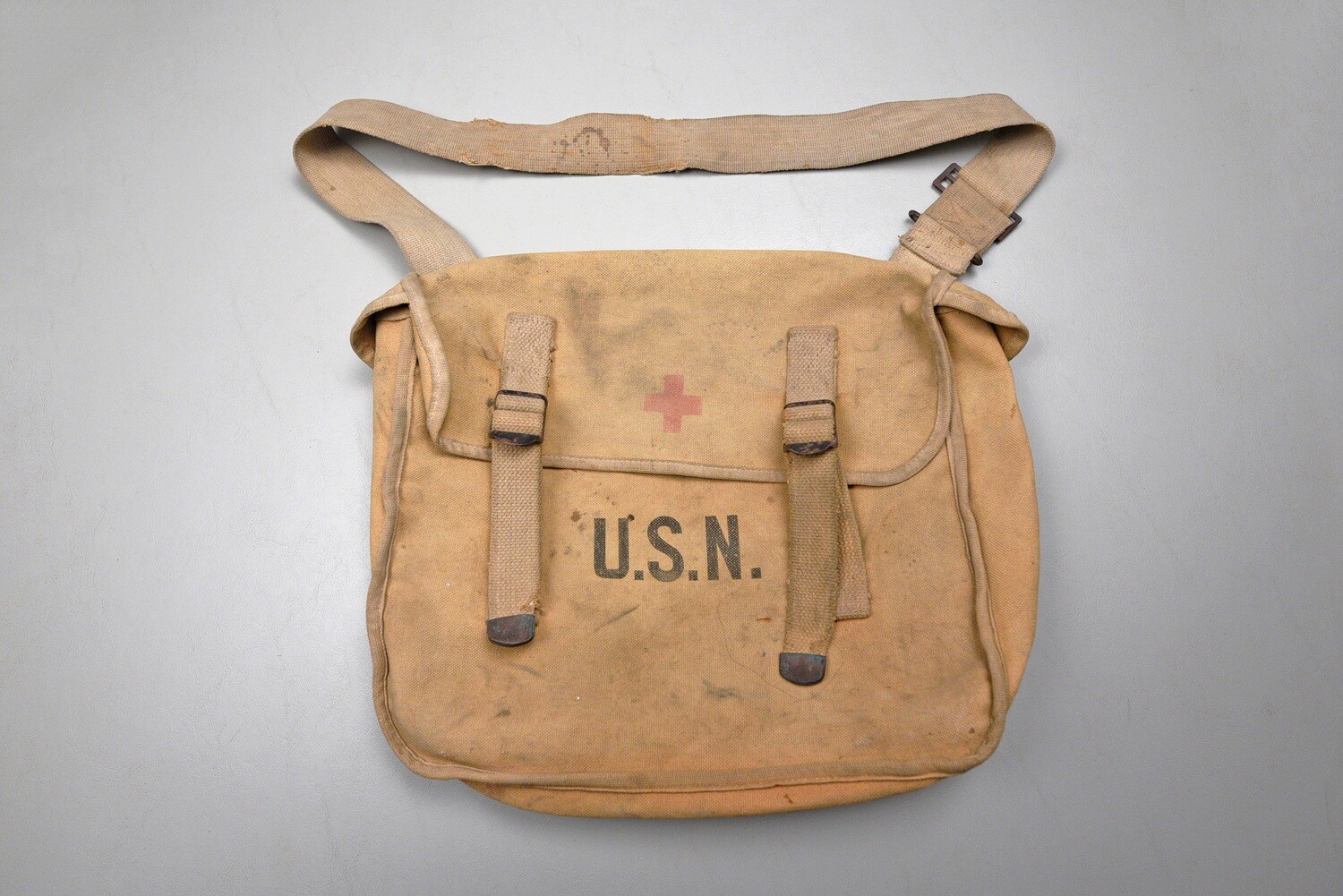 WWII U.S. NAVY CORPSMAN’S MEDICAL BAG MARKED ‘USN’ &amp; RED CROSS w/SLING