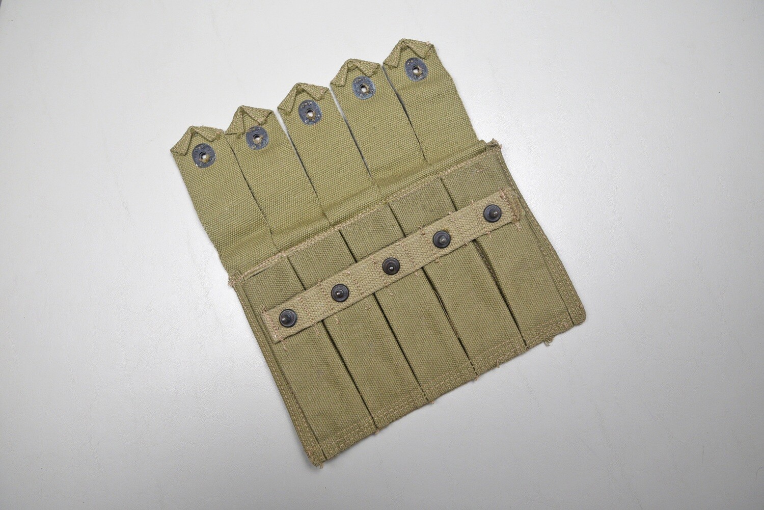 WWII U.S. THOMPSON SUB MACHINE CLIP POUCH - NEAR MINT