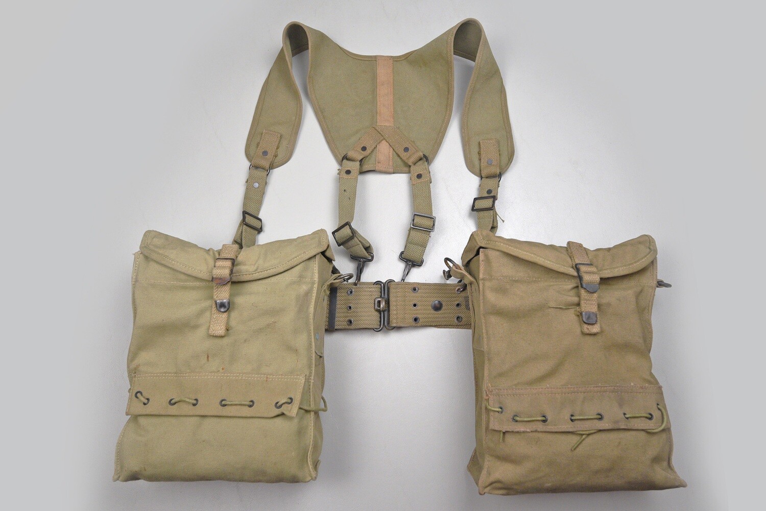 WWII U.S. ARMY COMBAT MEDIC&#39;S YOKE &amp; BAG RIG w/ALL ORIGINAL MEDICAL SUPPLIES
