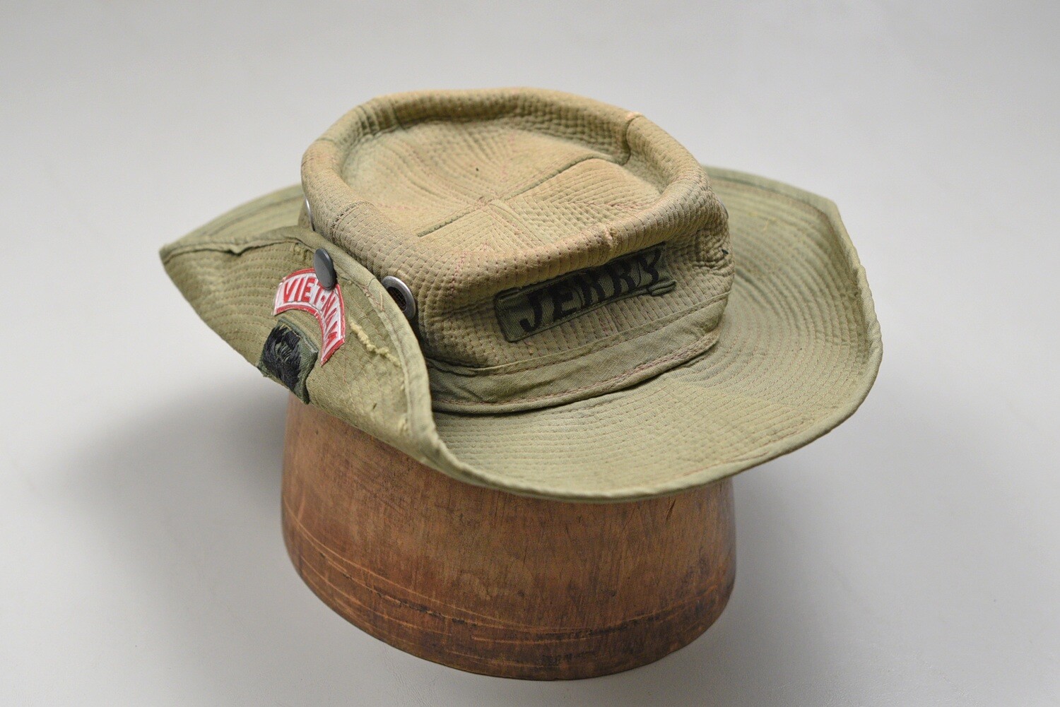 VIETNAM U.S. BUSH HAT w/INSIGNIA - VIETNAMESE MADE